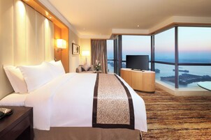 Habitación Deluxe, 1 cama de matrimonio grande (Premier) | Ropa de cama de alta calidad, caja fuerte, escritorio