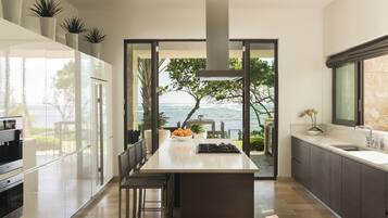 House, 5 Bedrooms, Balcony (Oceanfront) | Private kitchen | Fridge, microwave, oven, coffee/tea maker