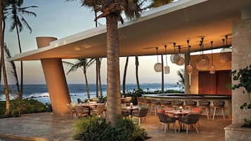 4 restaurants, breakfast, lunch, dinner served; international cuisine