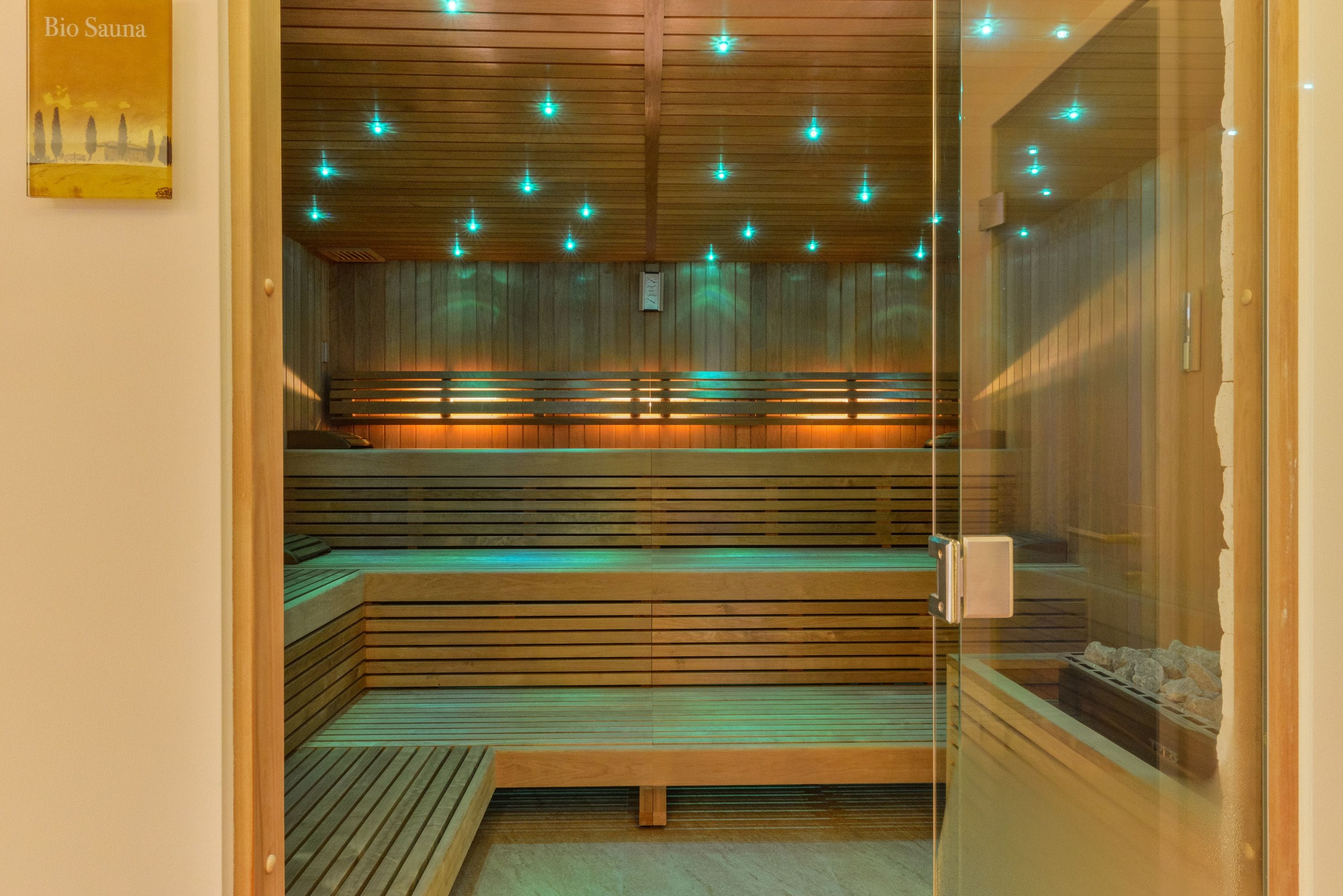 ホットストーンマッサージ、1  室のトリートメントルーム、マッサージ