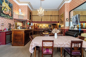 Bar lounge
