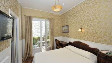 Classic Double or Twin Room | Premium bedding, in-room safe, desk, soundproofing