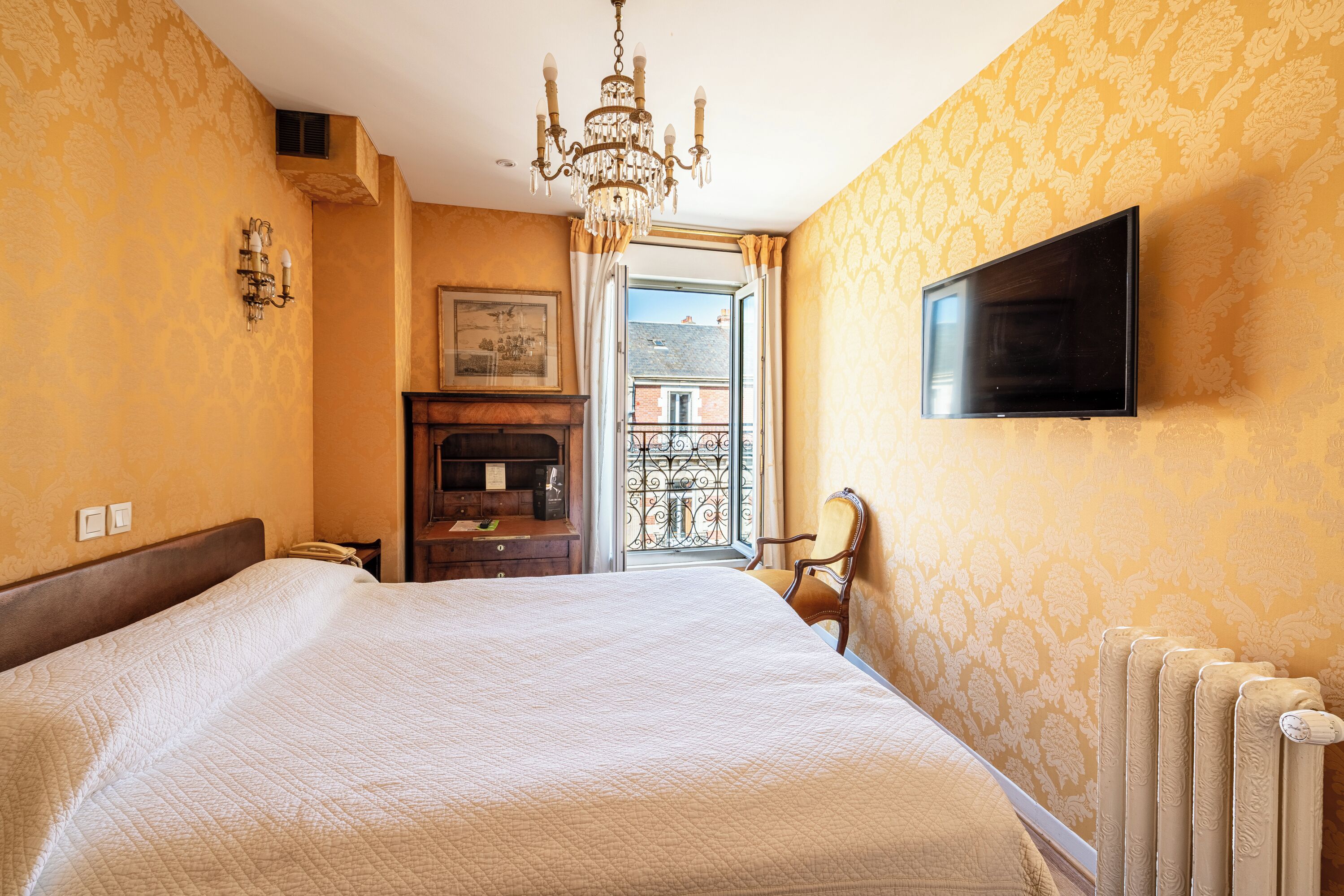 quadruple room | premium bedding, in-room safe, desk, soundproofing