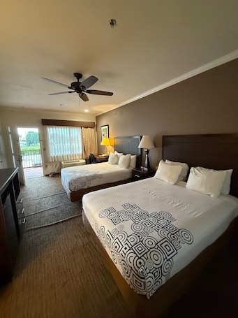 Premium bedding, in-room safe, desk, laptop workspace