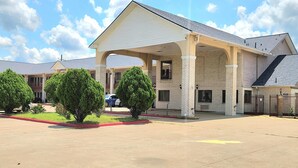 Exterior - Days Inn by Wyndham Navasota (Navasota)