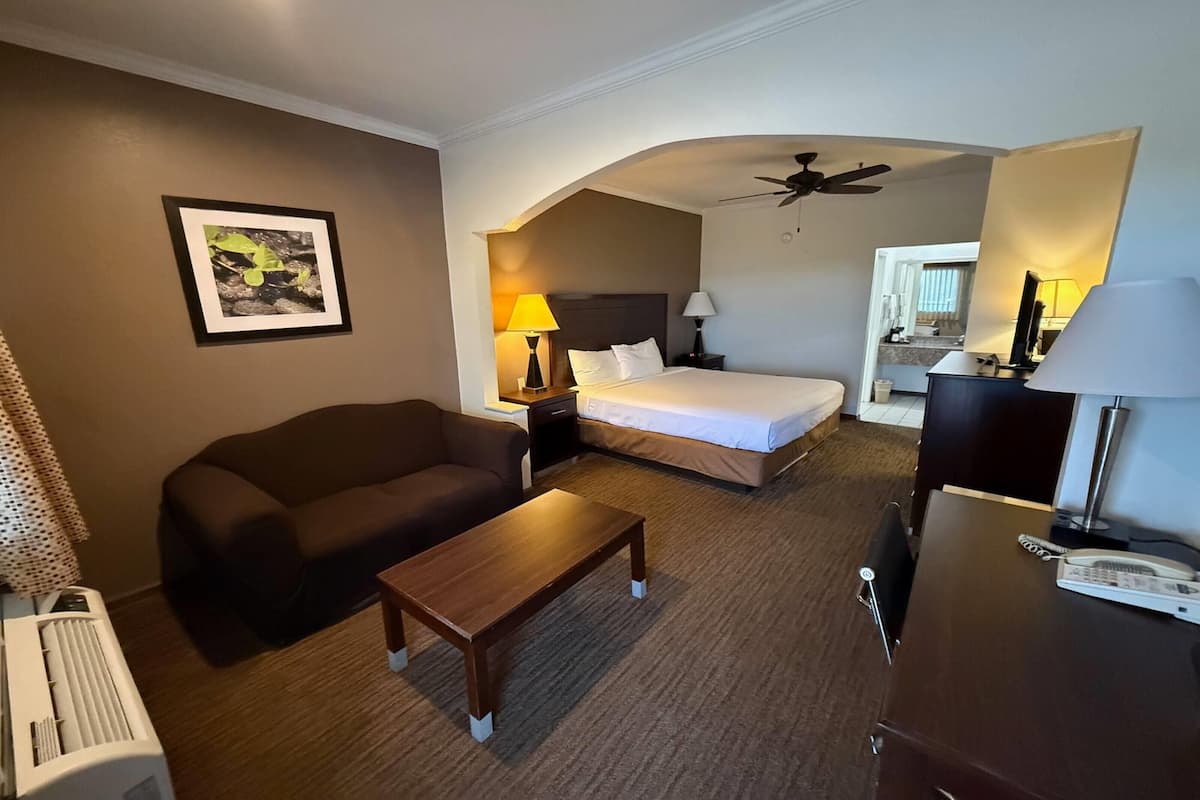 Premium bedding, in-room safe, desk, laptop workspace
