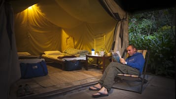 Deluxe Tent, Shared Bathroom, Hill View | Living area