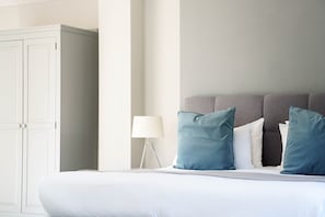 Luksussviitti, kylpyhuone makuuhuoneen yhteydessä