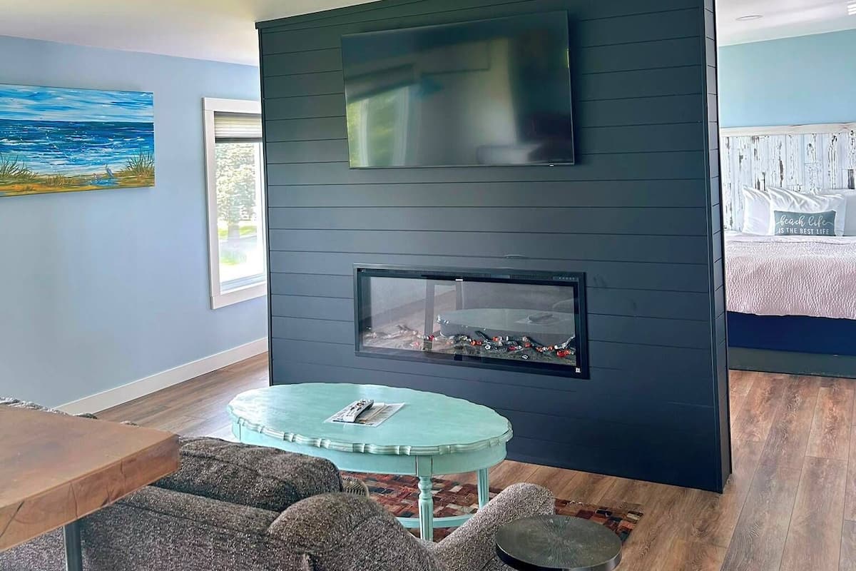 Junior Room 207, Not Pet Friendly | Living area | 55-inch Smart TV with cable channels, TV