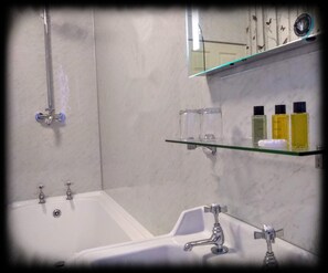 Double Room, Ensuite (Suite) | Bathroom - Bluebird Lodge and Waterhead Apartment (Coniston)