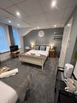 Family Room | Iron/ironing board, WiFi, bed sheets