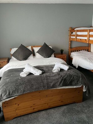 Executive kamer (With bunk beds) | Een strijkplank/strijkijzer, wifi, beddengoed
