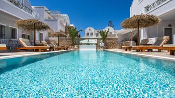 Outdoor pool, pool umbrellas, sun loungers
