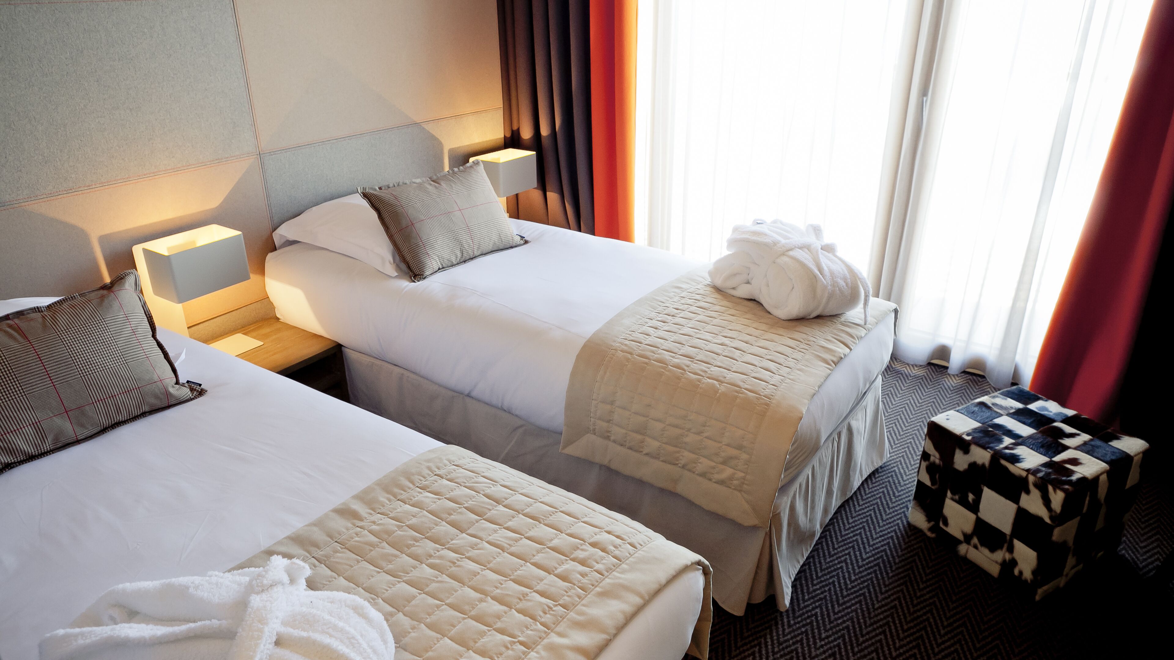 chalet (8 pax) | 2 bedrooms, soundproofing, free cots/infant beds, free wifi