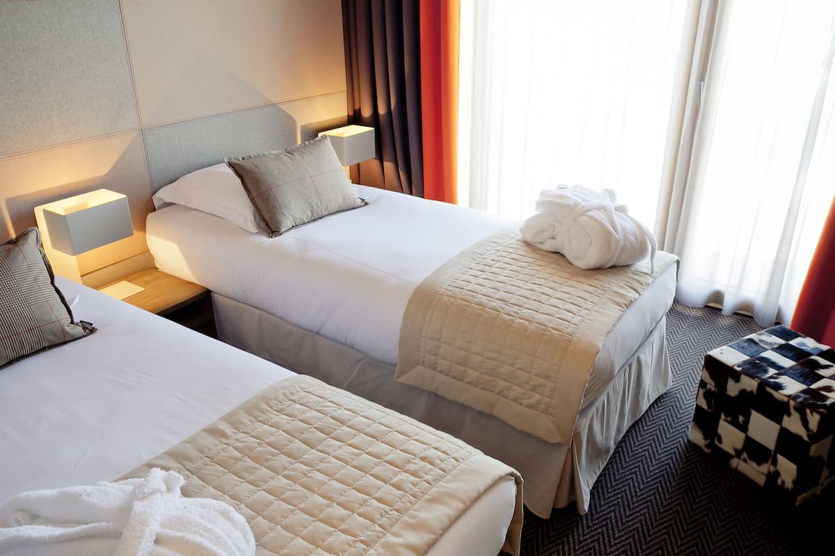 chalet (8 pax) | 2 bedrooms, soundproofing, free cots/infant beds, free wifi