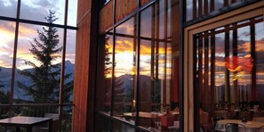 Front of property – evening/night - Aiguille Grive Chalets Hôtel (Bourg-Saint-Maurice)