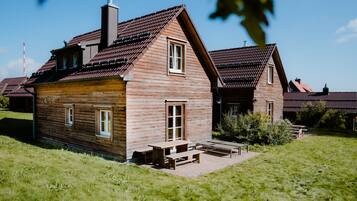 Hus Deluxe | Allergitestade sÀngklÀder och vÀrdeförvaringsskÄp pÄ rummet