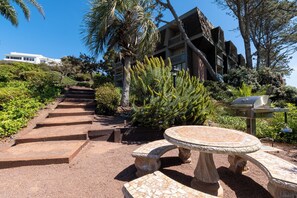BBQ/picnic Area - Villa L'Auberge (Del Mar)
