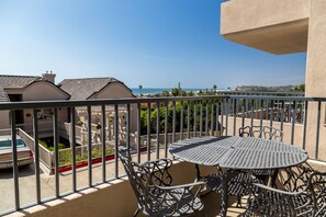 One Bedroom One Bath Condo, 1 King Bed with Sofabed, Kitchen | View from room - Villa L'Auberge (Del Mar)