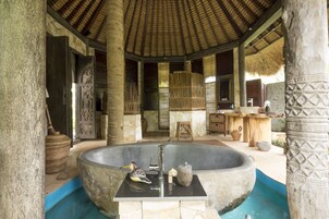 Bañera y ducha independientes, artículos de tocador gratuitos