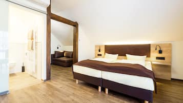 Deluxe Double Room, Multiple Beds | 1 bedroom, desk, cribs/infant beds, free WiFi