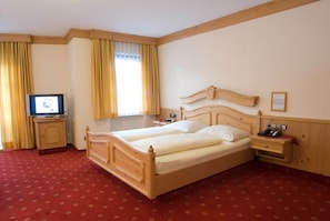 1 bedroom, desk, cots/infant beds, free WiFi