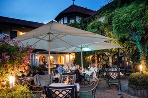 Outdoor dining - Landhaus Alte Scheune (Frankfurt)