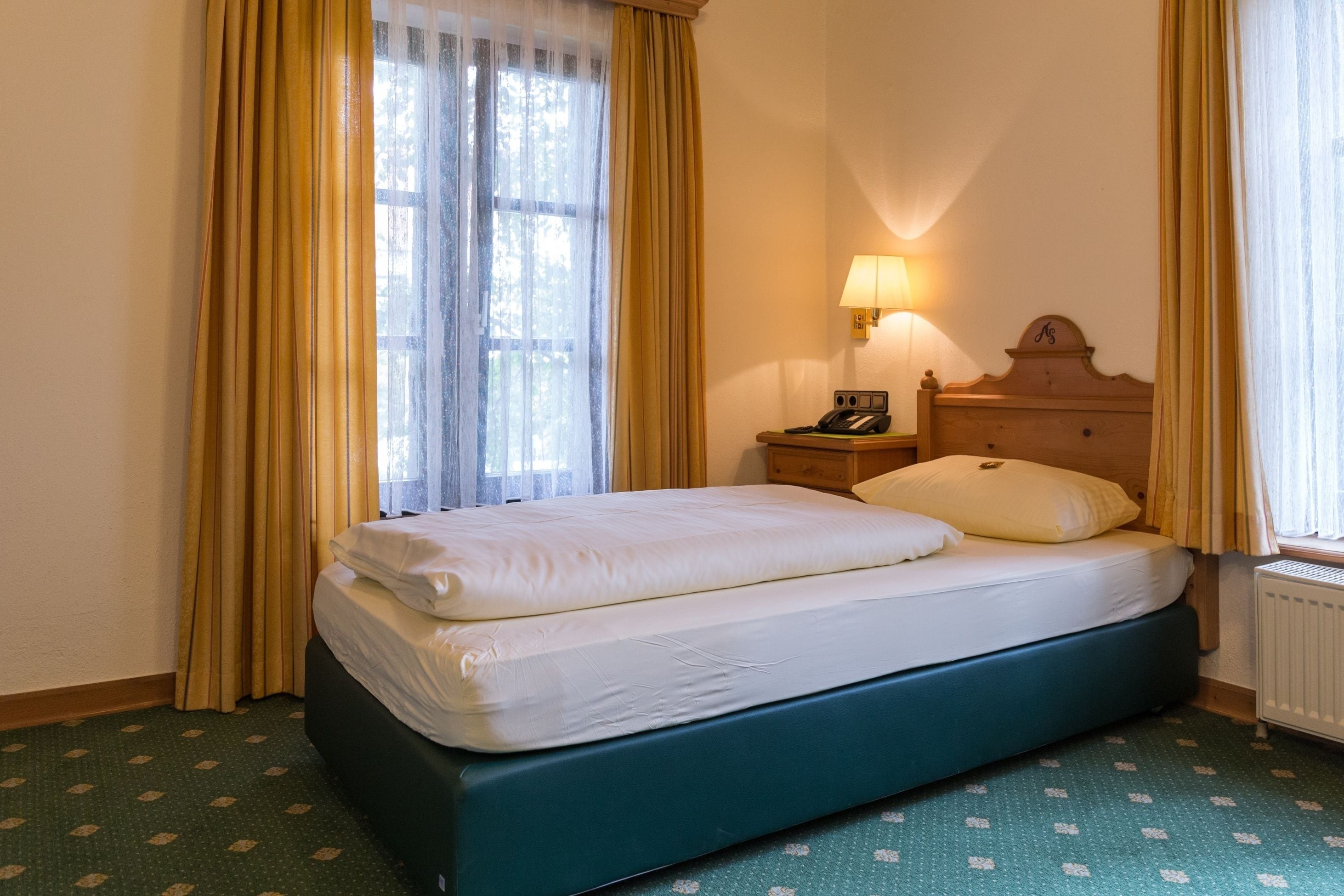 1 bedroom, desk, cots/infant beds, free wifi