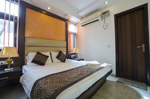 Deluxe Room | In-room safe, desk, rollaway beds, free WiFi