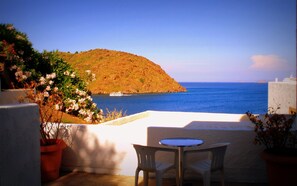 Terrace/patio - Blue Bay Hotel (Patmos)