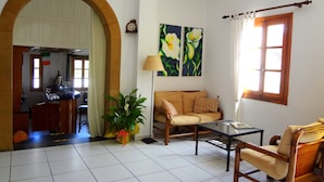 Lobby sitting area - Blue Bay Hotel (Patmos)
