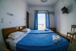 客房內保險箱、書桌、遮光布/窗簾、熨斗/熨衣板