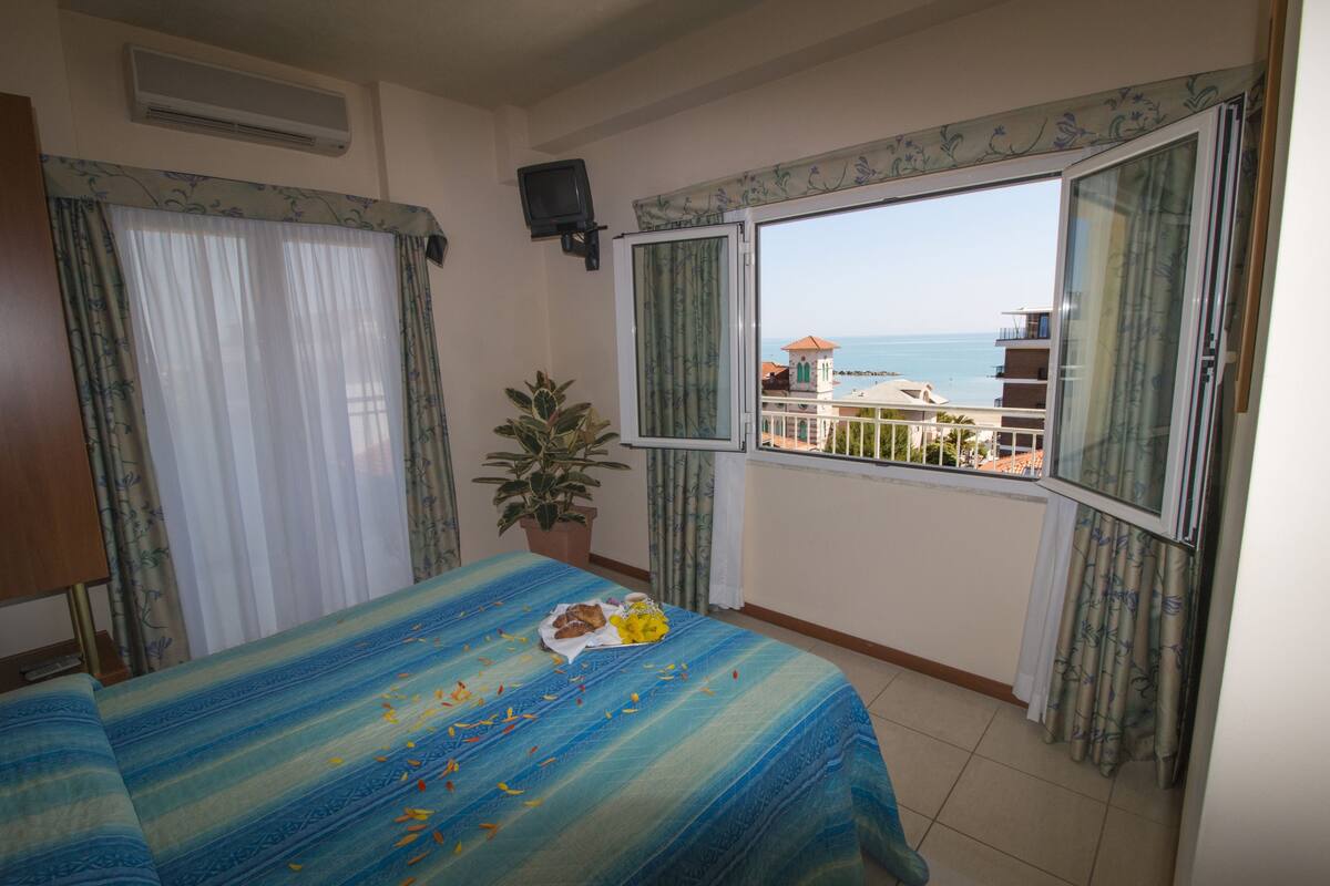 family room | in-room safe, desk, blackout curtains, soundproofing