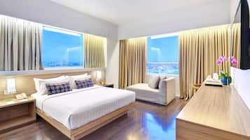 Executive Room | Premium bedding, minibar, in-room safe, desk