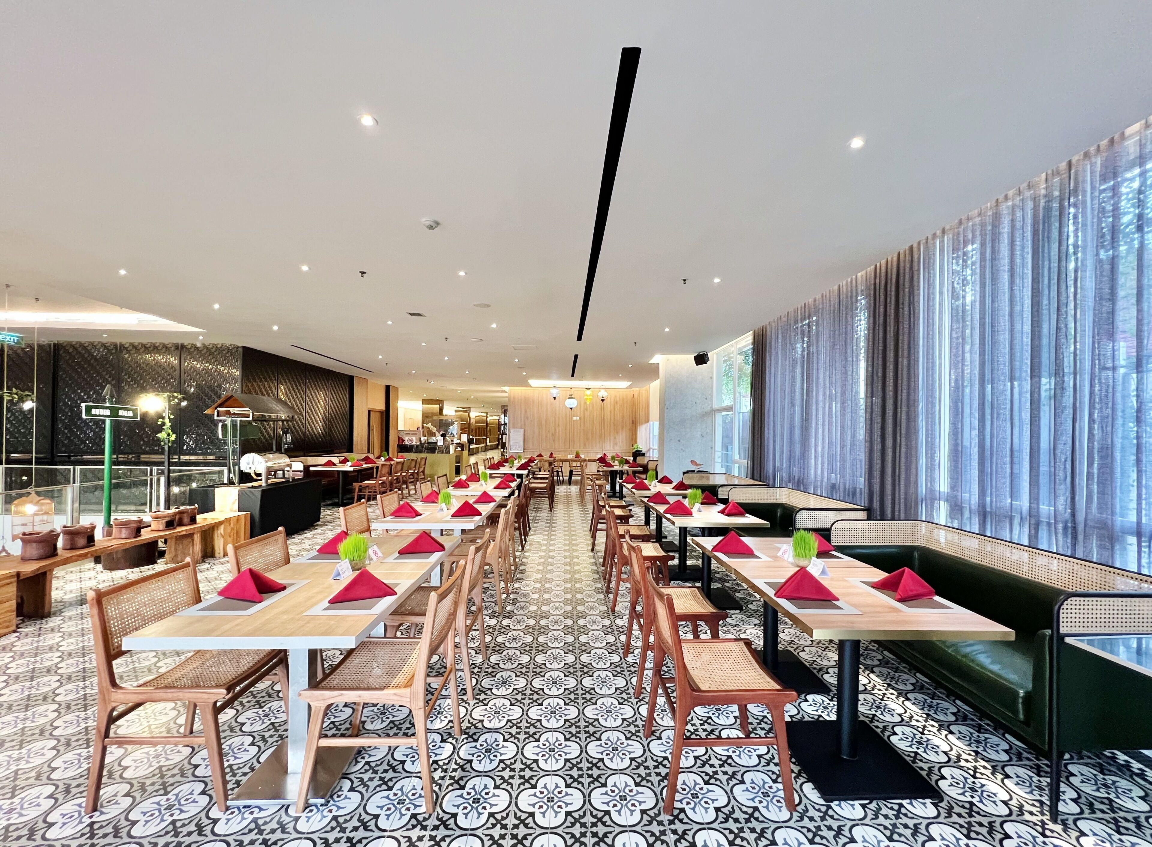 breakfast, lunch and dinner served