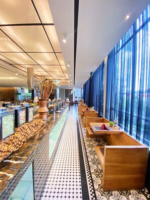 Breakfast, lunch and dinner served - Grand Zuri Malioboro Yogyakarta (Yogyakarta)