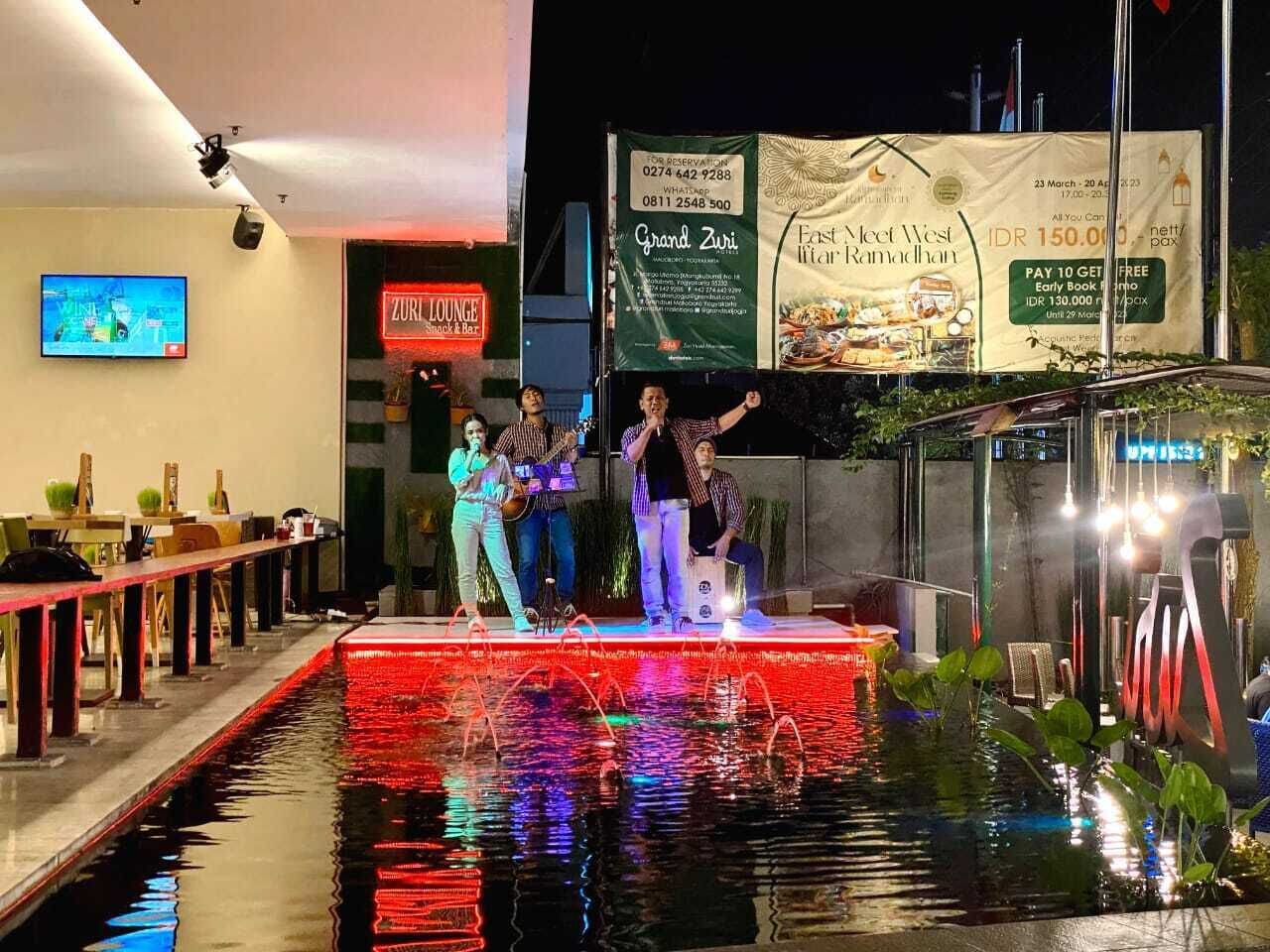 breakfast, lunch and dinner served