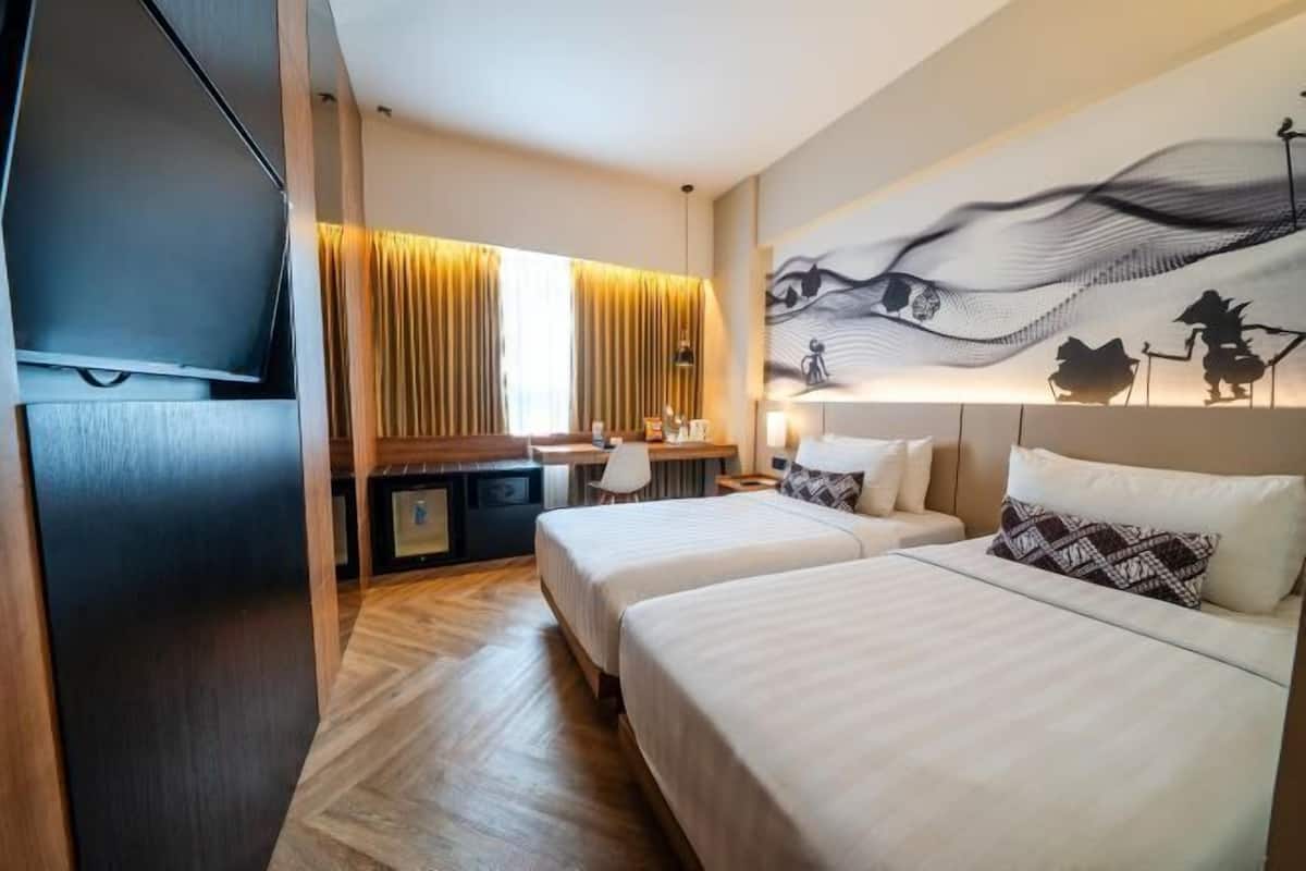 Premium bedding, minibar, in-room safe, desk