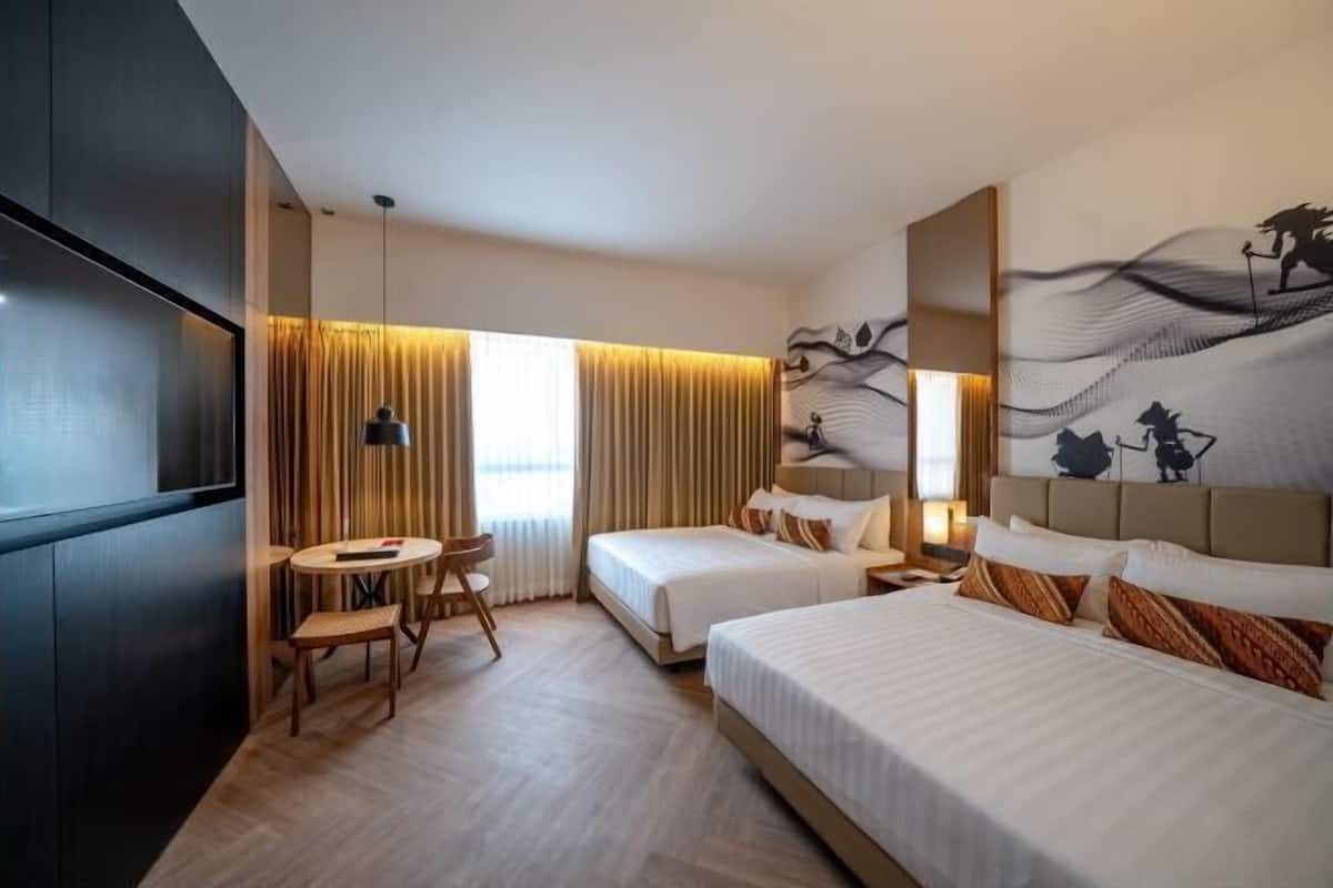 Premium bedding, minibar, in-room safe, desk