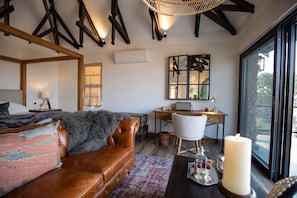 Mountain Lodge | Individually decorated, individually furnished, iron/ironing board - Otjiwa Safari Lodge (Otjiwarongo)
