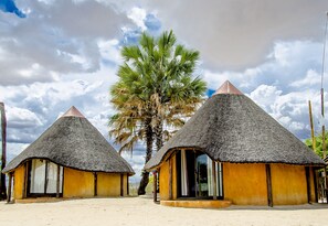 Luxury Room (Rondawel) | Free WiFi, bed sheets - Ongula Village Homestead Lodge (Ondangwa)