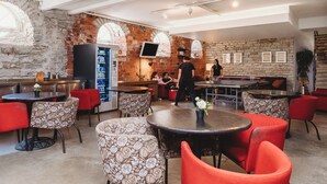 Shared kitchen - Fat Margaret's Hostel (Tallinn)