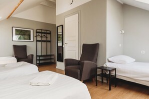 Soundproofing, free WiFi, bed sheets - Fat Margaret's Hostel (Tallinn)