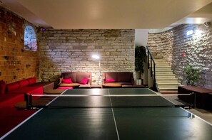 Dining - Fat Margaret's Hostel (Tallinn)