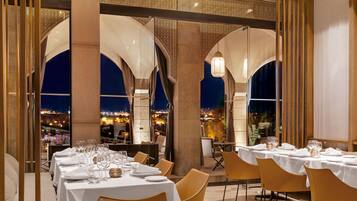 3 restaurants, lunch, dinner, brunch served; French cuisine