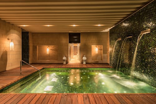 Espace de soins pour les couples, bain Ă remous, hammam, hammam