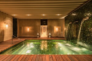 Salas para tratamentos a dois, banheira de hidromassagem, sauna a vapor