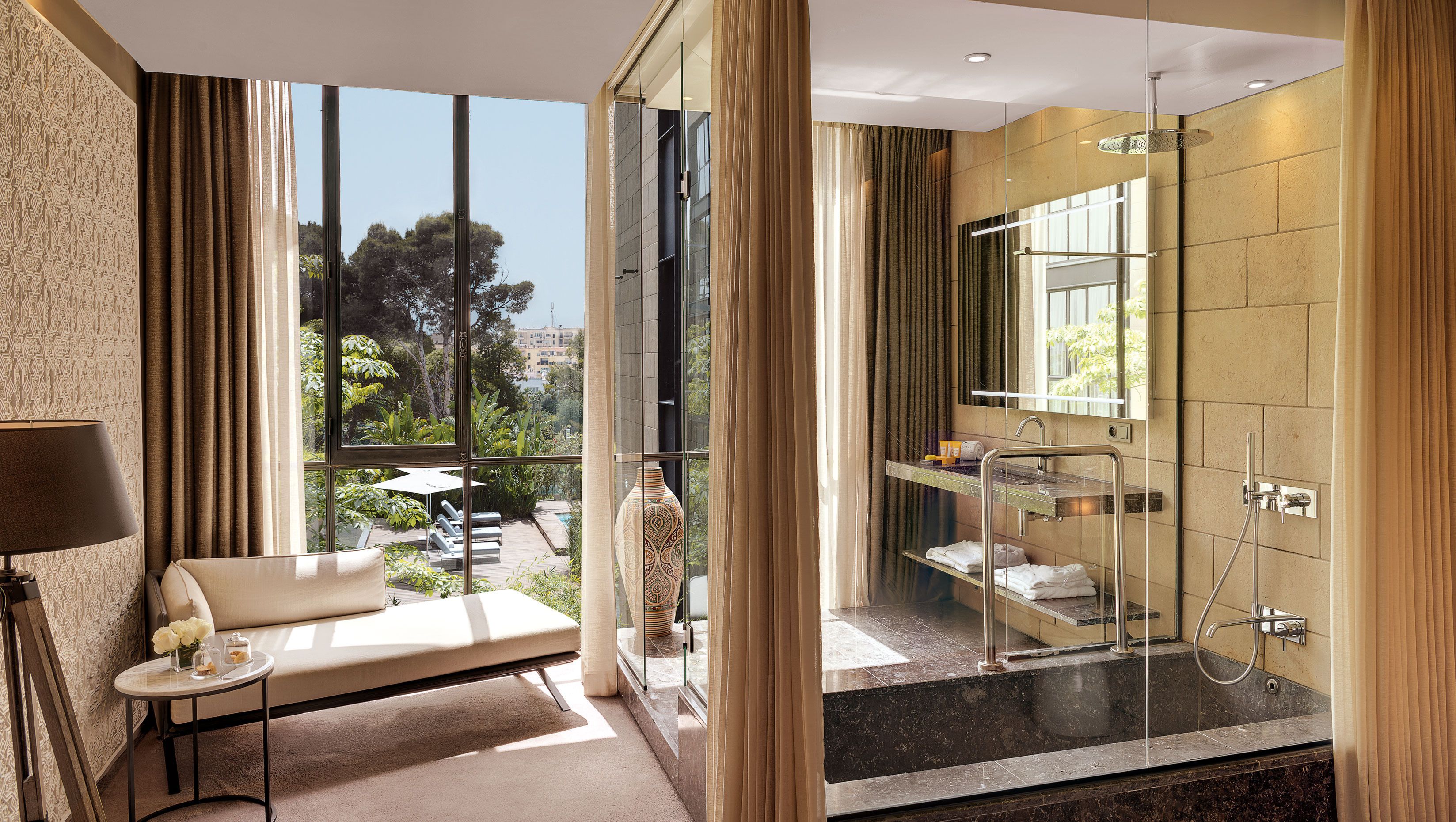 deluxe room, garden view | bathroom | combined shower/bathtub, deep-soaking bathtub, rainfall showerhead