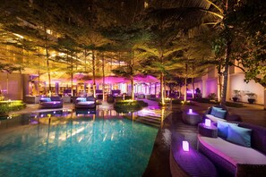 Outdoor pool, sun loungers