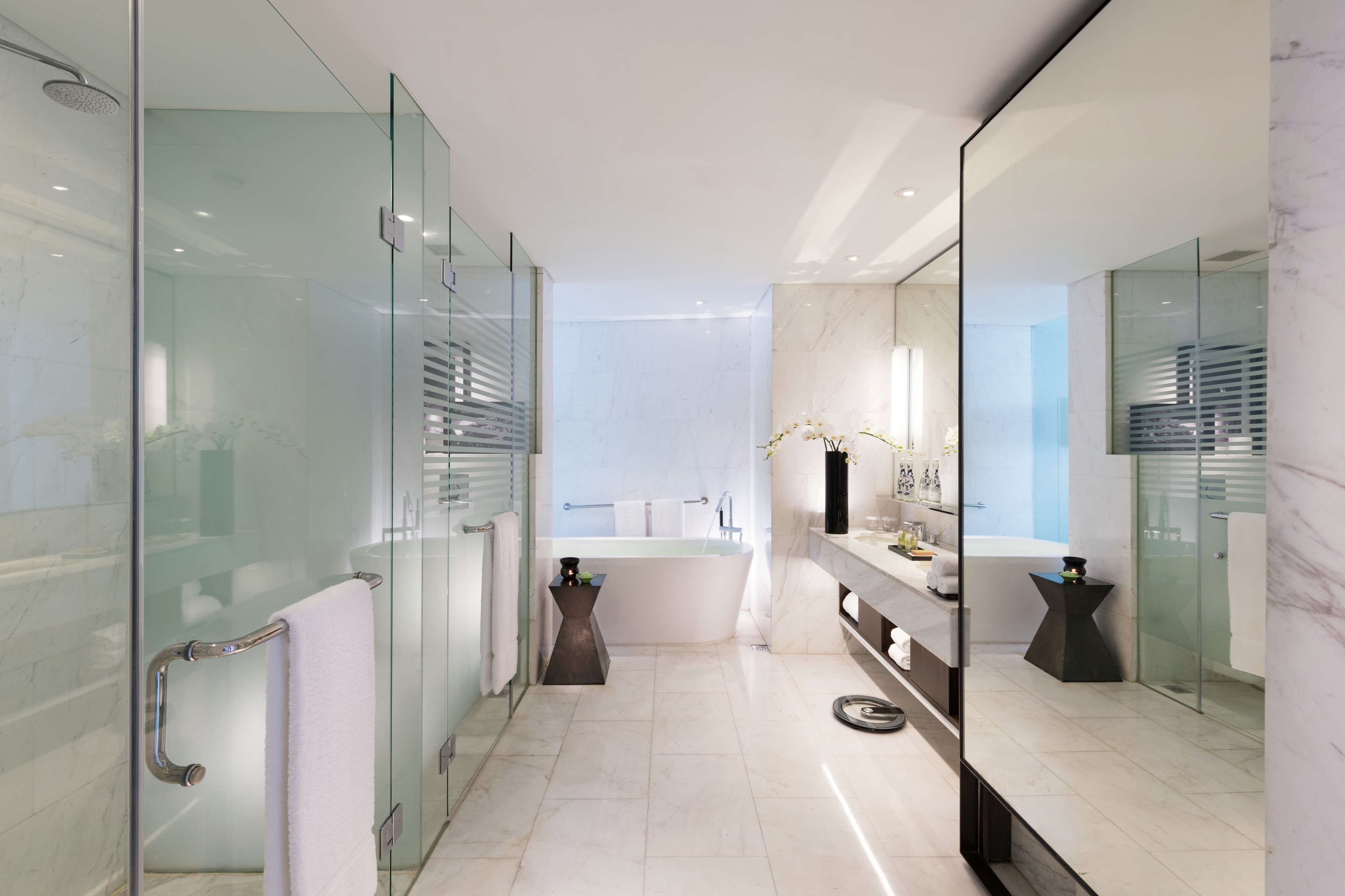 suite (penthouse) | bathroom | free toiletries, hair dryer, bathrobes, slippers